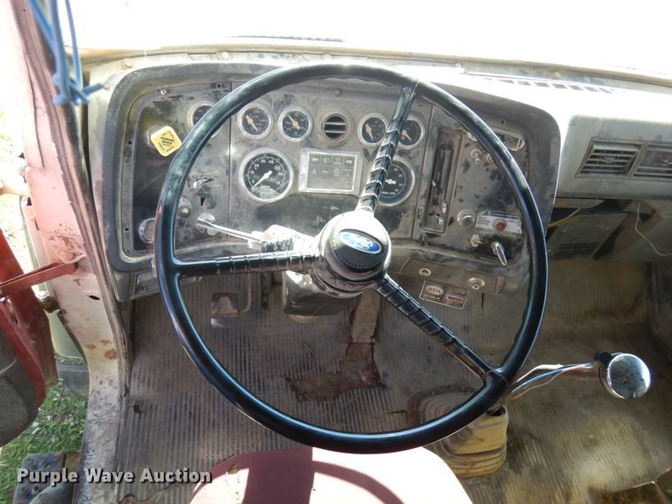 image for item IT9381 1985 Ford L8000  dump truck