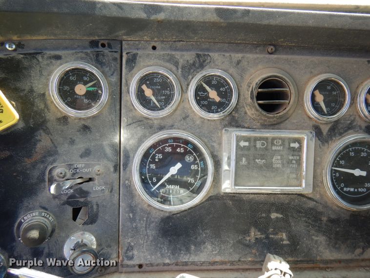 image for item IT9381 1985 Ford L8000  dump truck