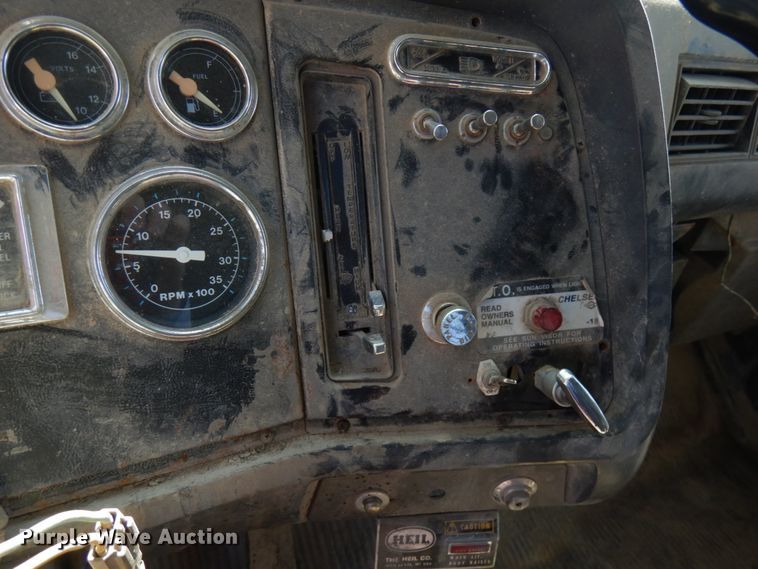 image for item IT9381 1985 Ford L8000  dump truck