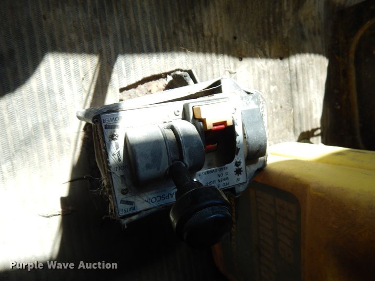 image for item IT9381 1985 Ford L8000  dump truck