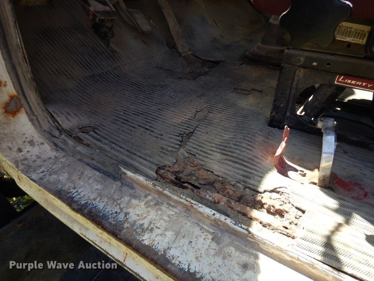 image for item IT9381 1985 Ford L8000  dump truck