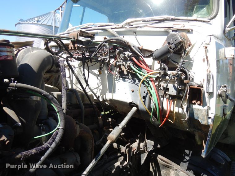 image for item IT9381 1985 Ford L8000  dump truck