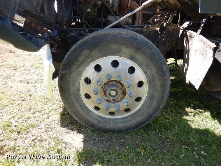 image for item IT9381 1985 Ford L8000  dump truck