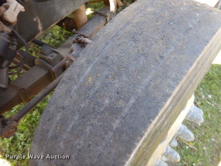 image for item IT9381 1985 Ford L8000  dump truck