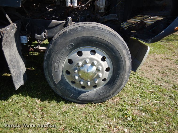 image for item IT9381 1985 Ford L8000  dump truck