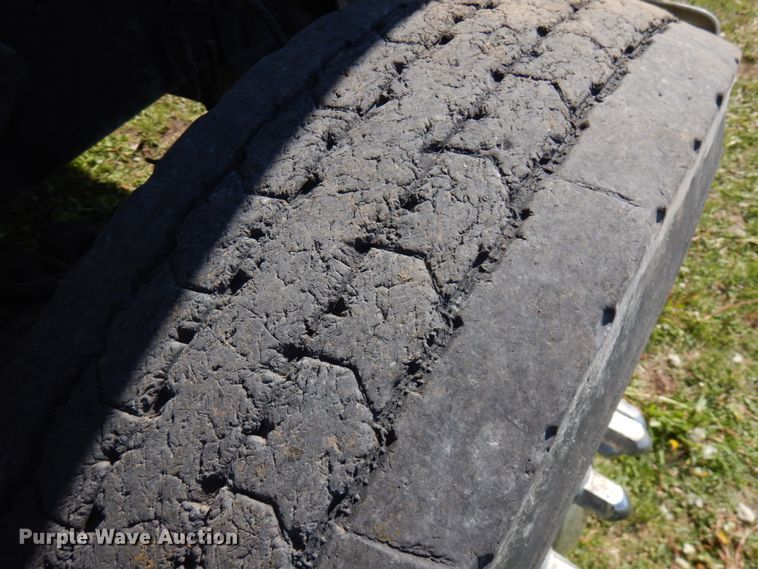 image for item IT9381 1985 Ford L8000  dump truck