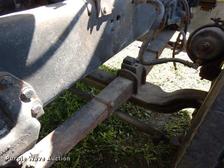 image for item IT9381 1985 Ford L8000  dump truck