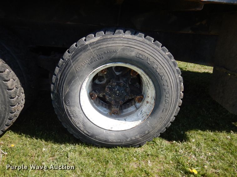 image for item IT9381 1985 Ford L8000  dump truck