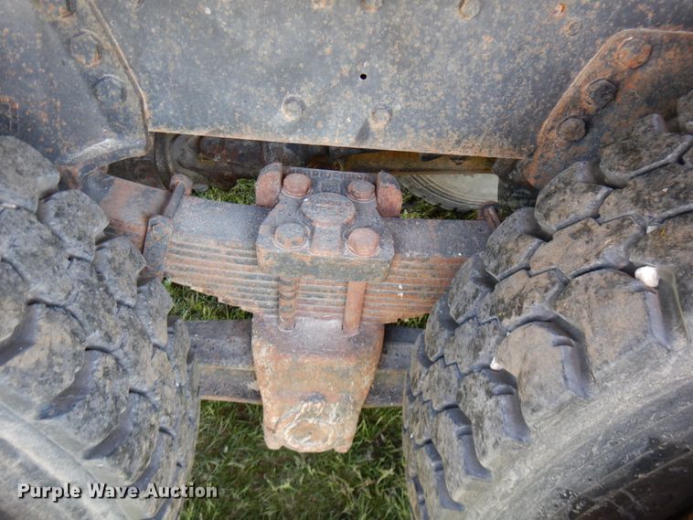 image for item IT9381 1985 Ford L8000  dump truck