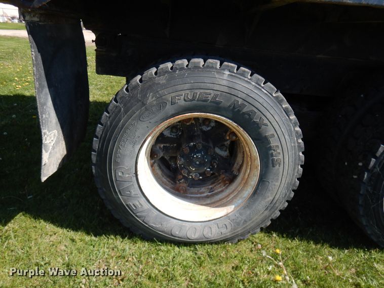 image for item IT9381 1985 Ford L8000  dump truck