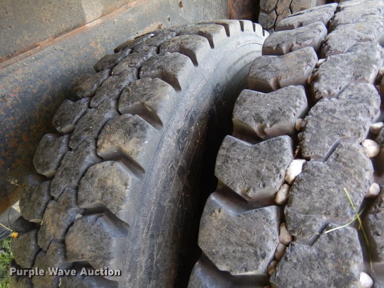 image for item IT9381 1985 Ford L8000  dump truck