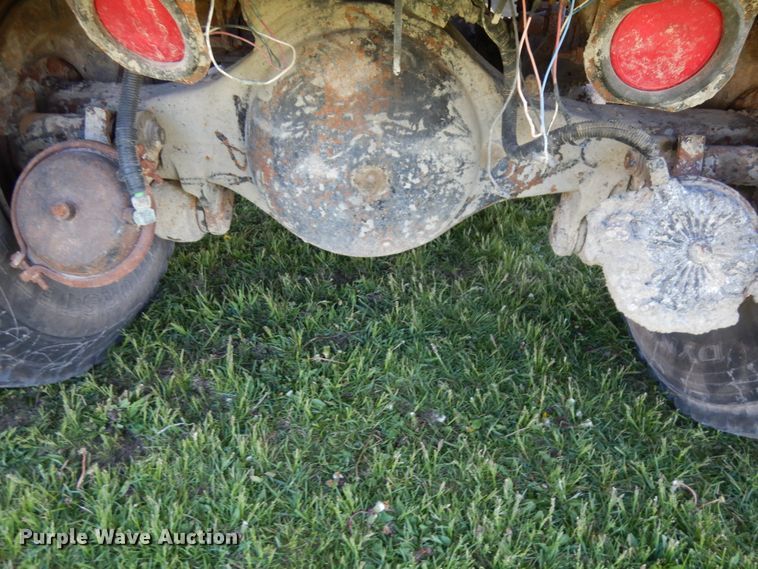 image for item IT9381 1985 Ford L8000  dump truck