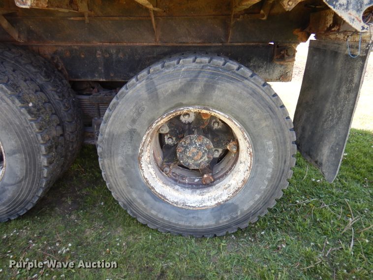 image for item IT9381 1985 Ford L8000  dump truck