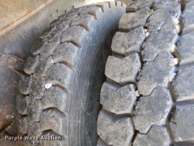 image for item IT9381 1985 Ford L8000  dump truck