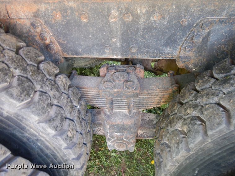 image for item IT9381 1985 Ford L8000  dump truck