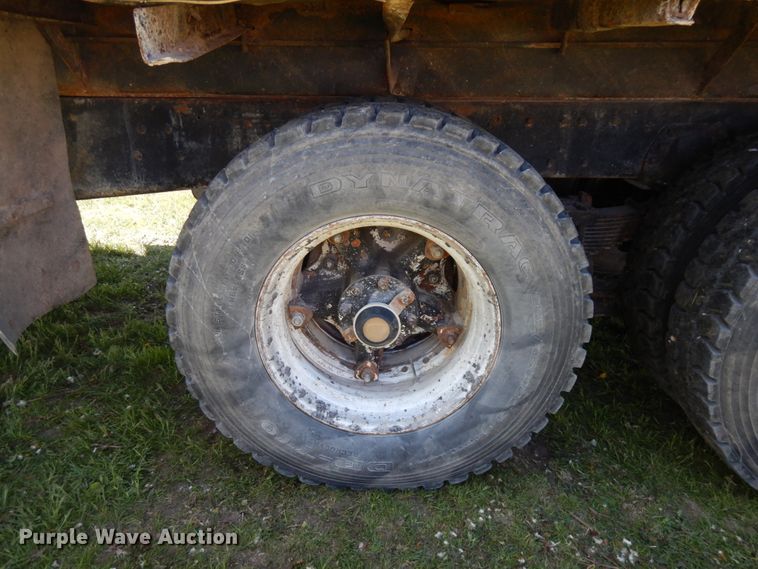 image for item IT9381 1985 Ford L8000  dump truck