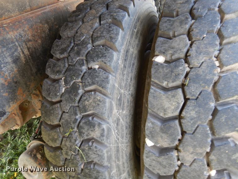 image for item IT9381 1985 Ford L8000  dump truck