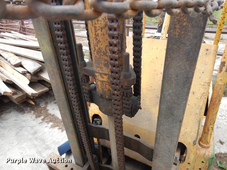 image for item IT9383 Hyster S40B  forklift