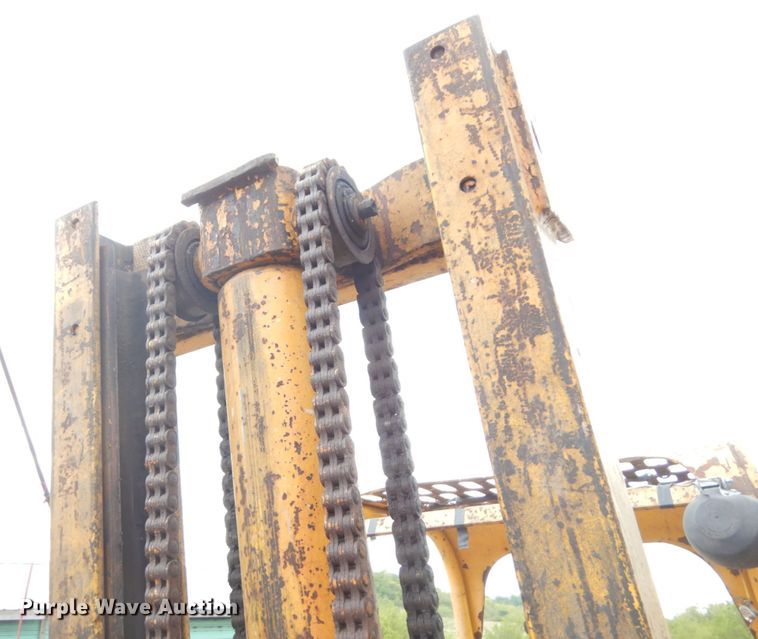 image for item IT9383 Hyster S40B  forklift