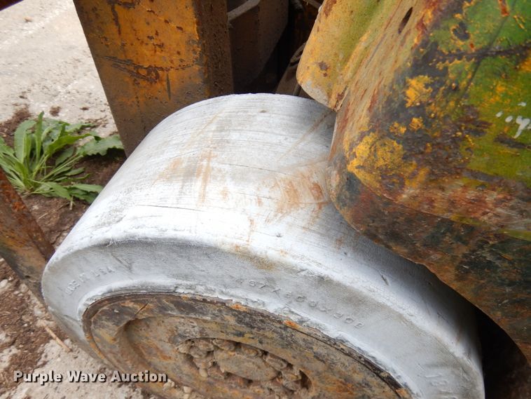 image for item IT9383 Hyster S40B  forklift