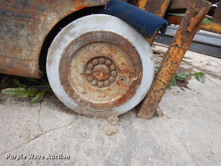 image for item IT9383 Hyster S40B  forklift