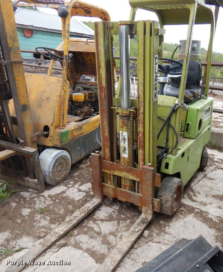 image for item IT9384 Clark C500-25  forklift