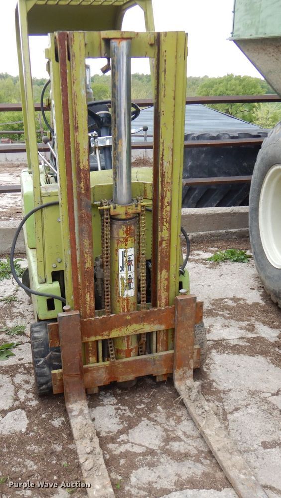 image for item IT9384 Clark C500-25  forklift