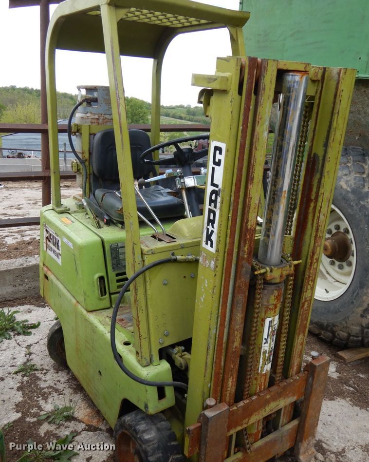 image for item IT9384 Clark C500-25  forklift
