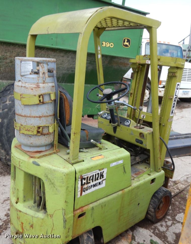 image for item IT9384 Clark C500-25  forklift