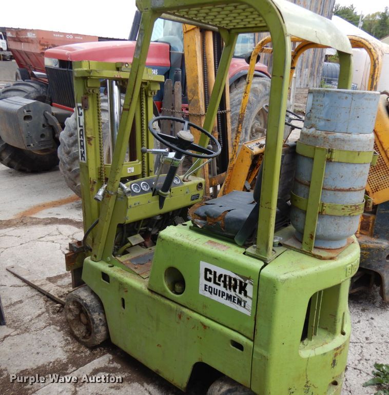 image for item IT9384 Clark C500-25  forklift