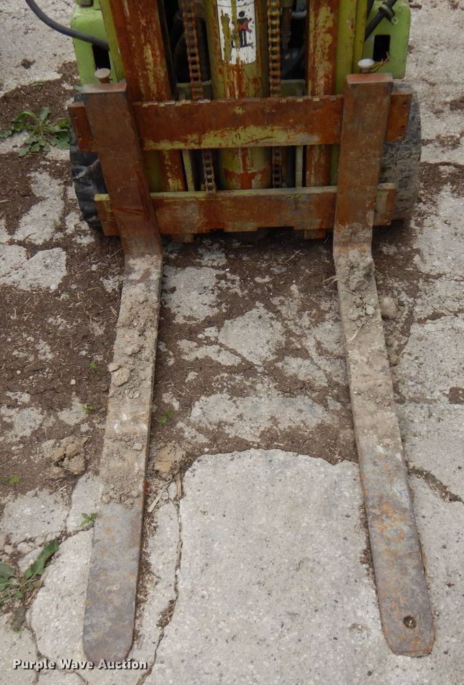 image for item IT9384 Clark C500-25  forklift