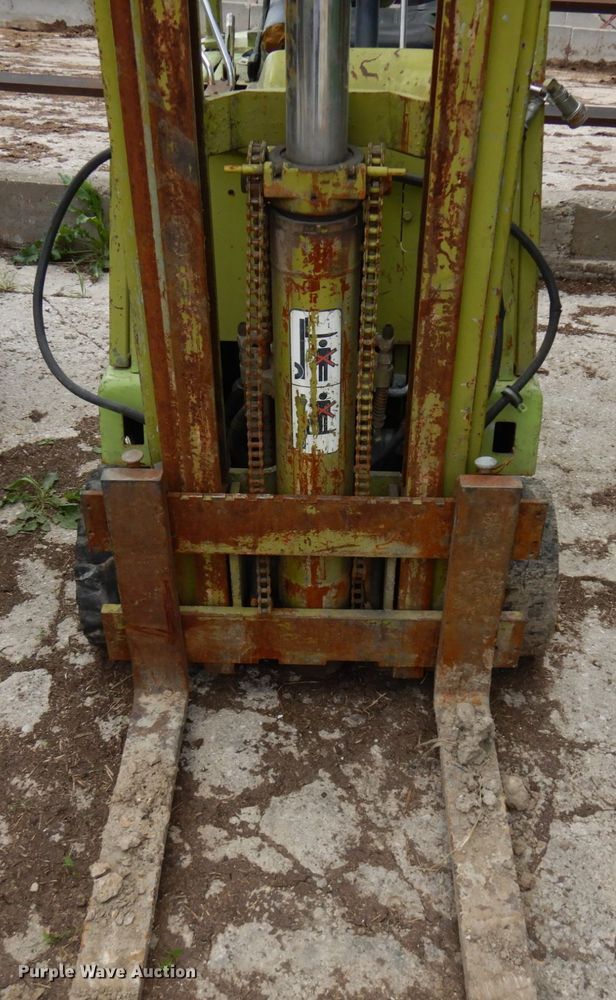 image for item IT9384 Clark C500-25  forklift
