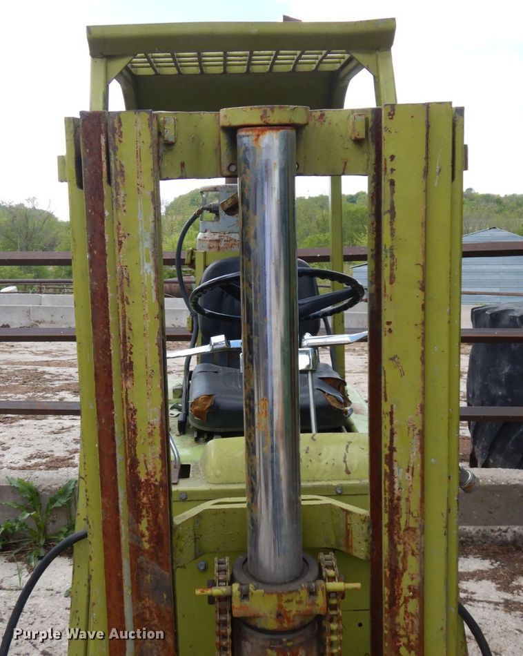image for item IT9384 Clark C500-25  forklift