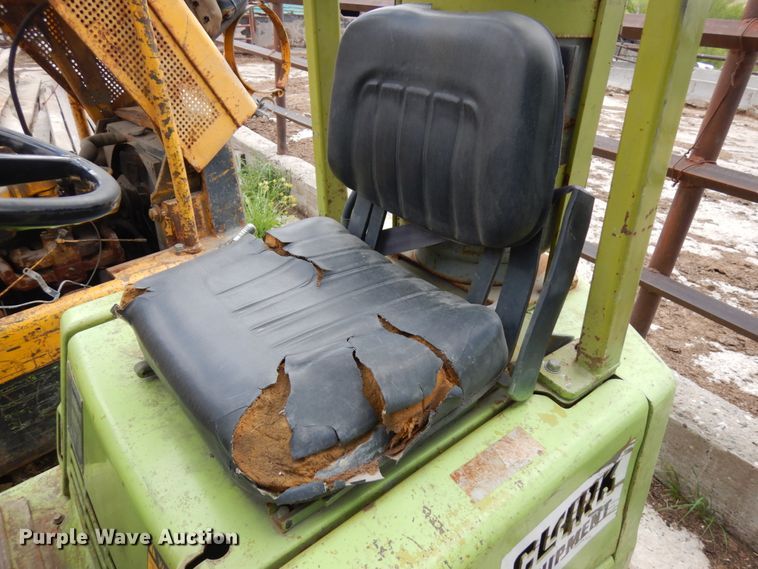 image for item IT9384 Clark C500-25  forklift