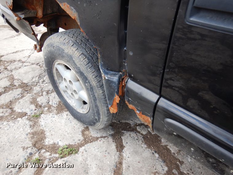 image for item IT9397 2001 Chevrolet S10  Crew Cab pickup truck