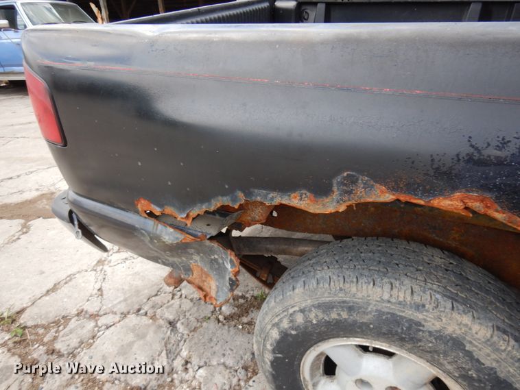 image for item IT9397 2001 Chevrolet S10  Crew Cab pickup truck