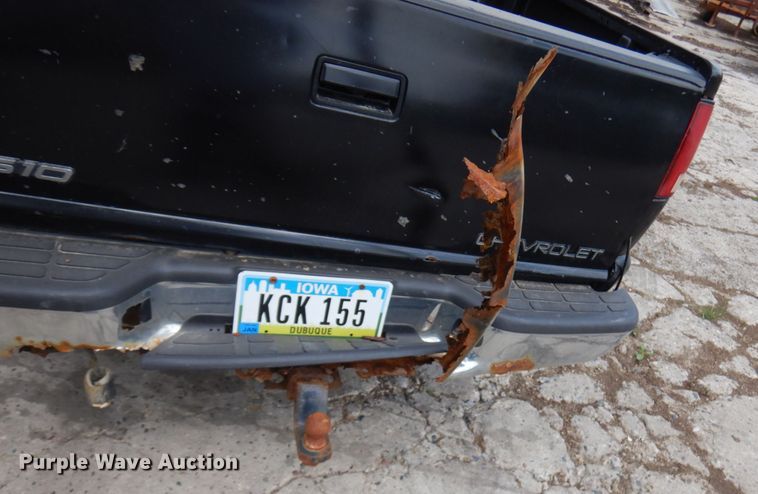 image for item IT9397 2001 Chevrolet S10  Crew Cab pickup truck