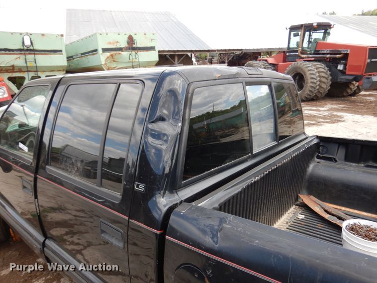 image for item IT9397 2001 Chevrolet S10  Crew Cab pickup truck