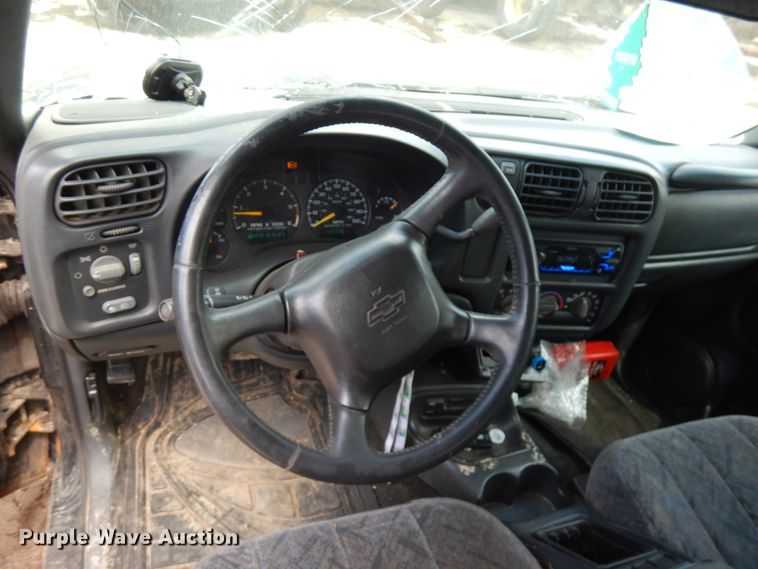 image for item IT9397 2001 Chevrolet S10  Crew Cab pickup truck