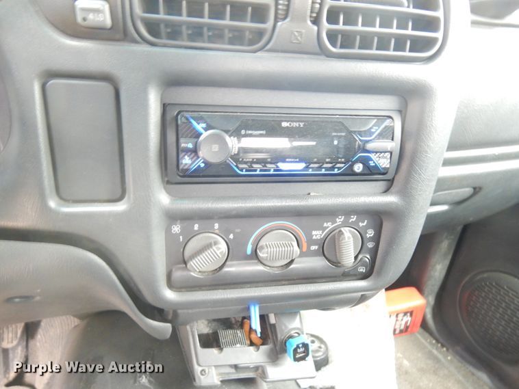 image for item IT9397 2001 Chevrolet S10  Crew Cab pickup truck