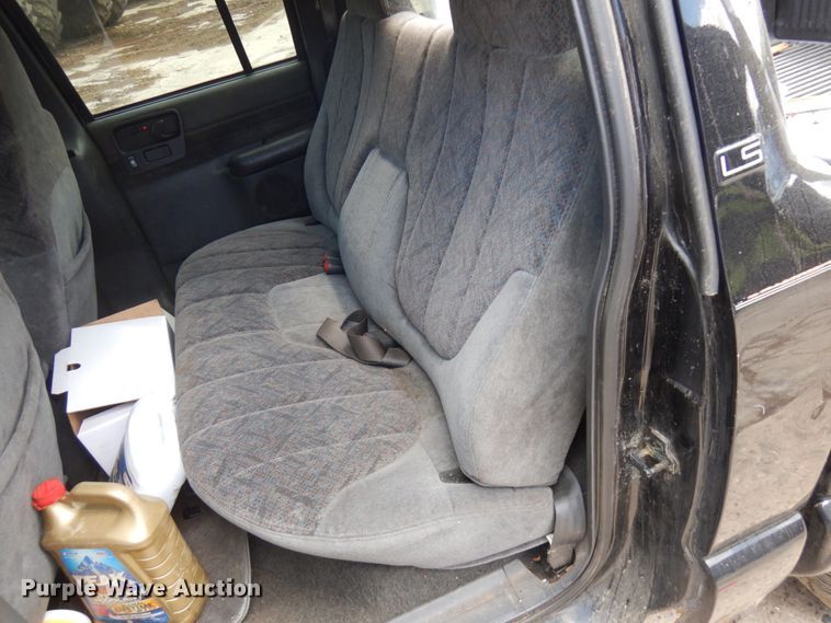 image for item IT9397 2001 Chevrolet S10  Crew Cab pickup truck