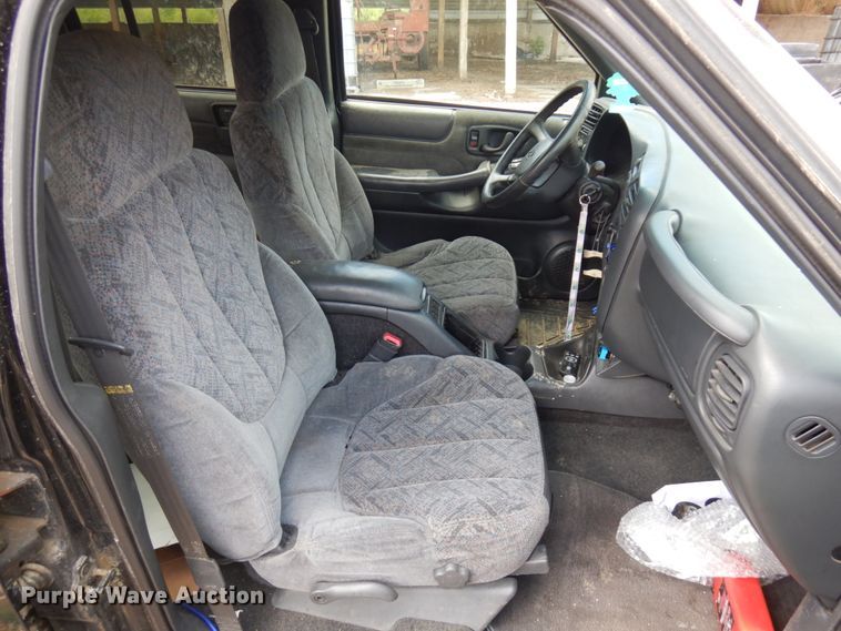 image for item IT9397 2001 Chevrolet S10  Crew Cab pickup truck