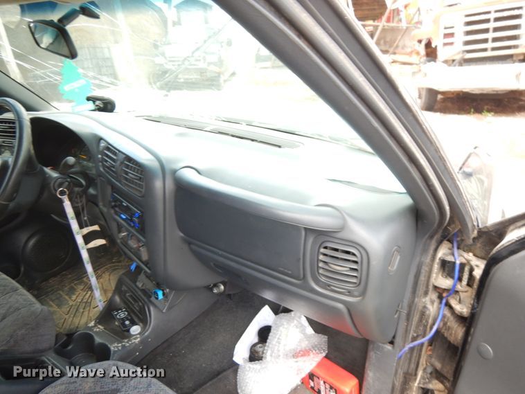 image for item IT9397 2001 Chevrolet S10  Crew Cab pickup truck