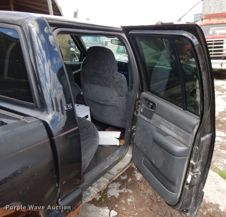 image for item IT9397 2001 Chevrolet S10  Crew Cab pickup truck