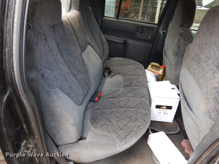 image for item IT9397 2001 Chevrolet S10  Crew Cab pickup truck