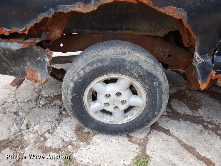 image for item IT9397 2001 Chevrolet S10  Crew Cab pickup truck