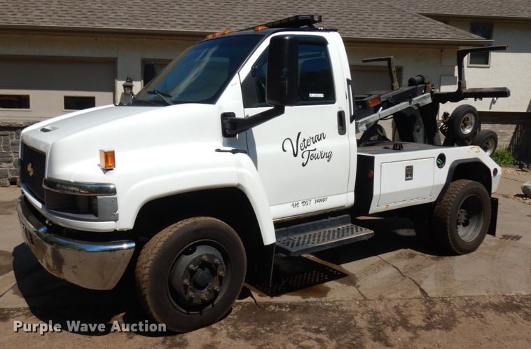 image for item IT9413 2003 Chevrolet C4500  tow truck