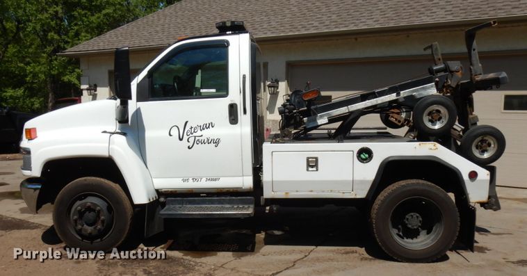 image for item IT9413 2003 Chevrolet C4500  tow truck
