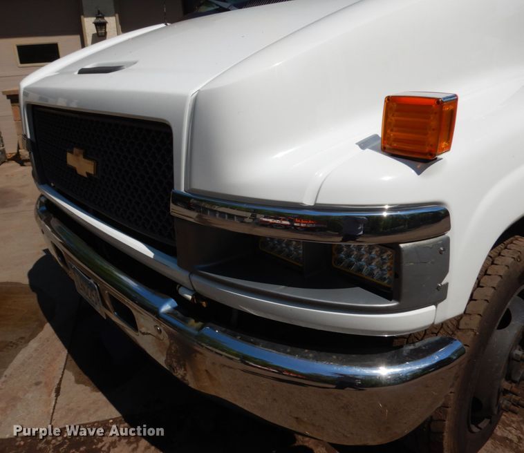 image for item IT9413 2003 Chevrolet C4500  tow truck