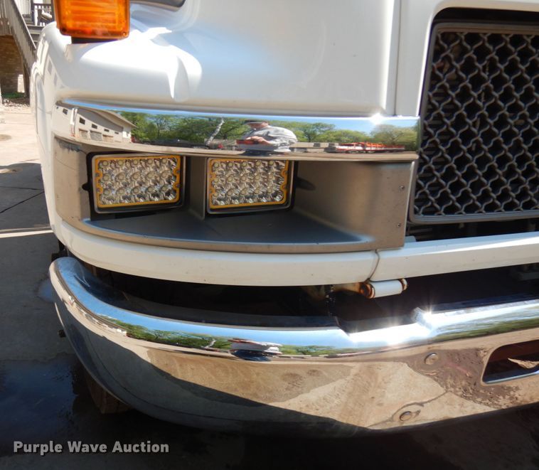 image for item IT9413 2003 Chevrolet C4500  tow truck